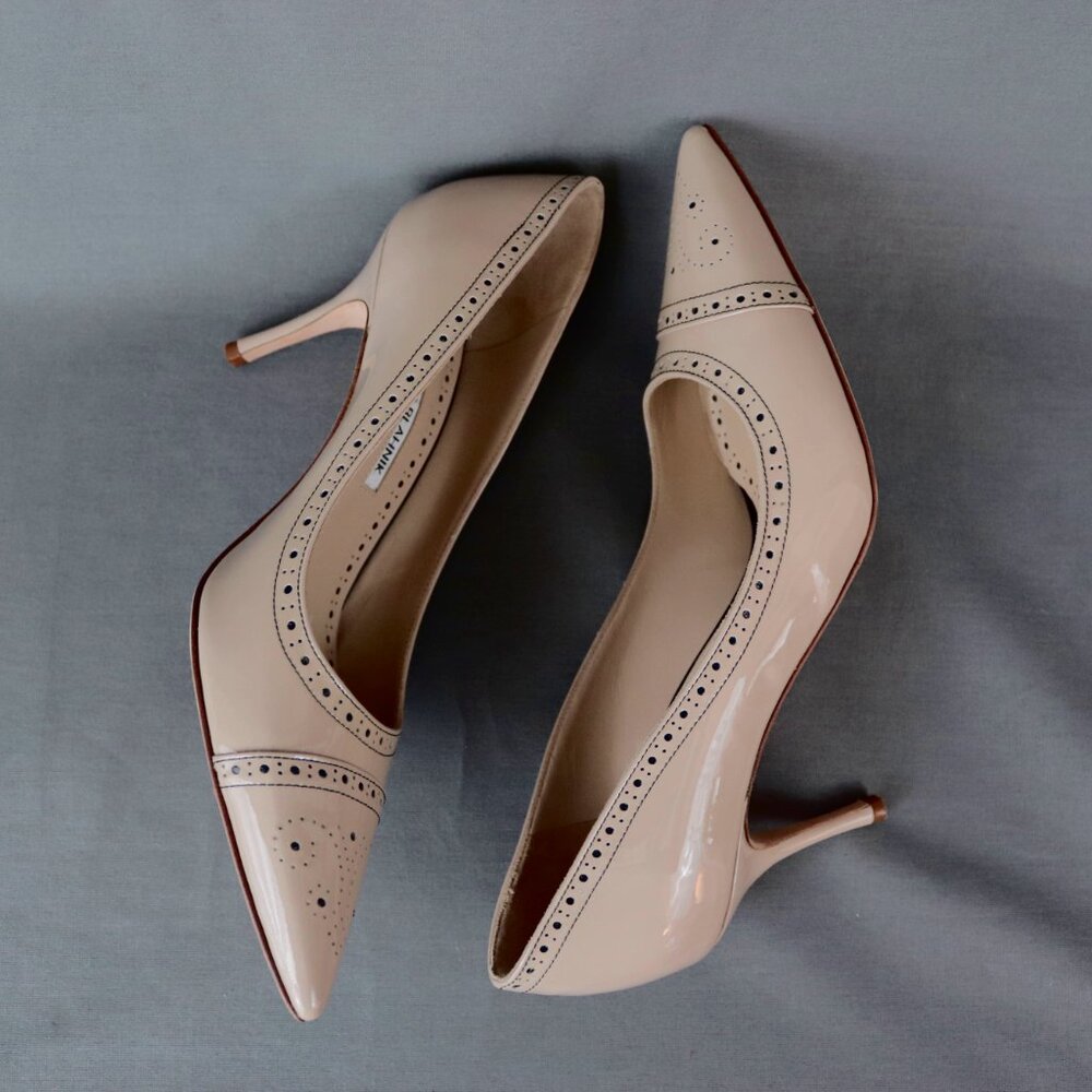 Manolo Blahnik 38 Quitohi Patent Nude Tan Point Toe Heels Perforated Laser Cut - Picture 16 of 16